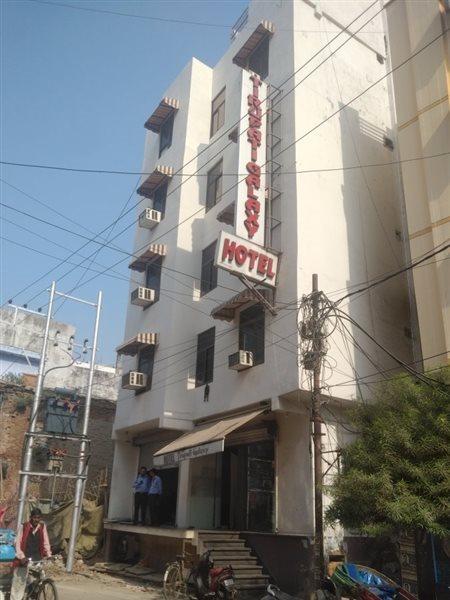 Townhouse 1182 Hotel Tirupati Galaxy 칸푸르 외부 사진