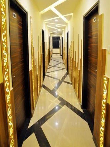 Townhouse 1182 Hotel Tirupati Galaxy 칸푸르 외부 사진