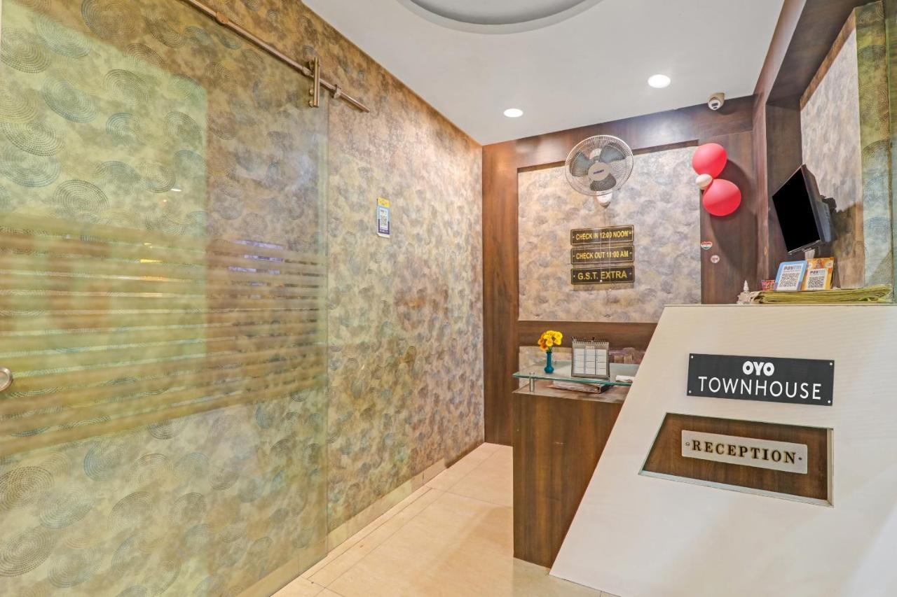 Townhouse 1182 Hotel Tirupati Galaxy 칸푸르 외부 사진