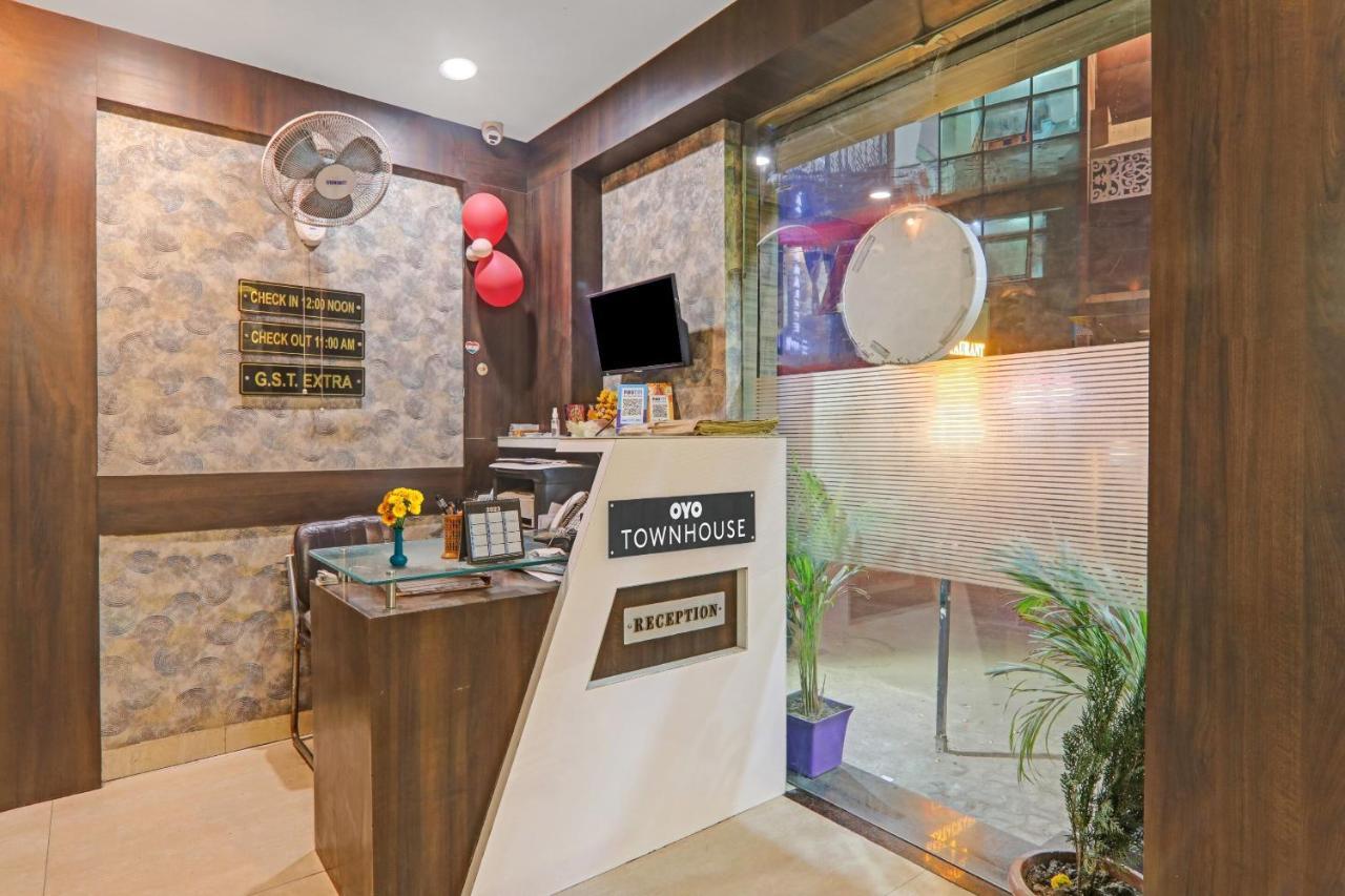 Townhouse 1182 Hotel Tirupati Galaxy 칸푸르 외부 사진