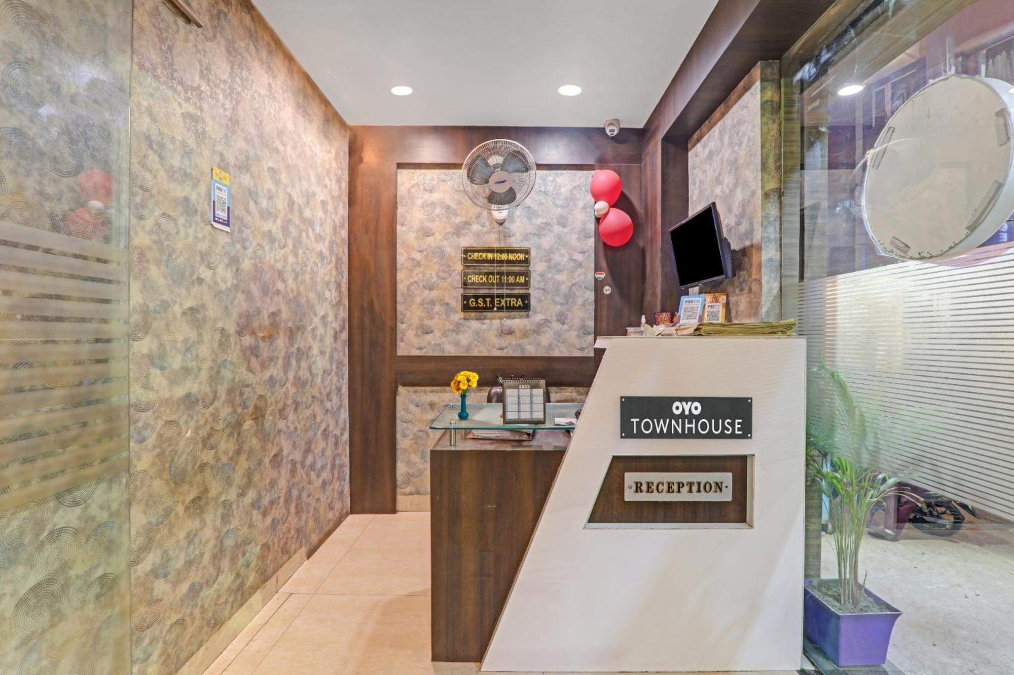Townhouse 1182 Hotel Tirupati Galaxy 칸푸르 외부 사진