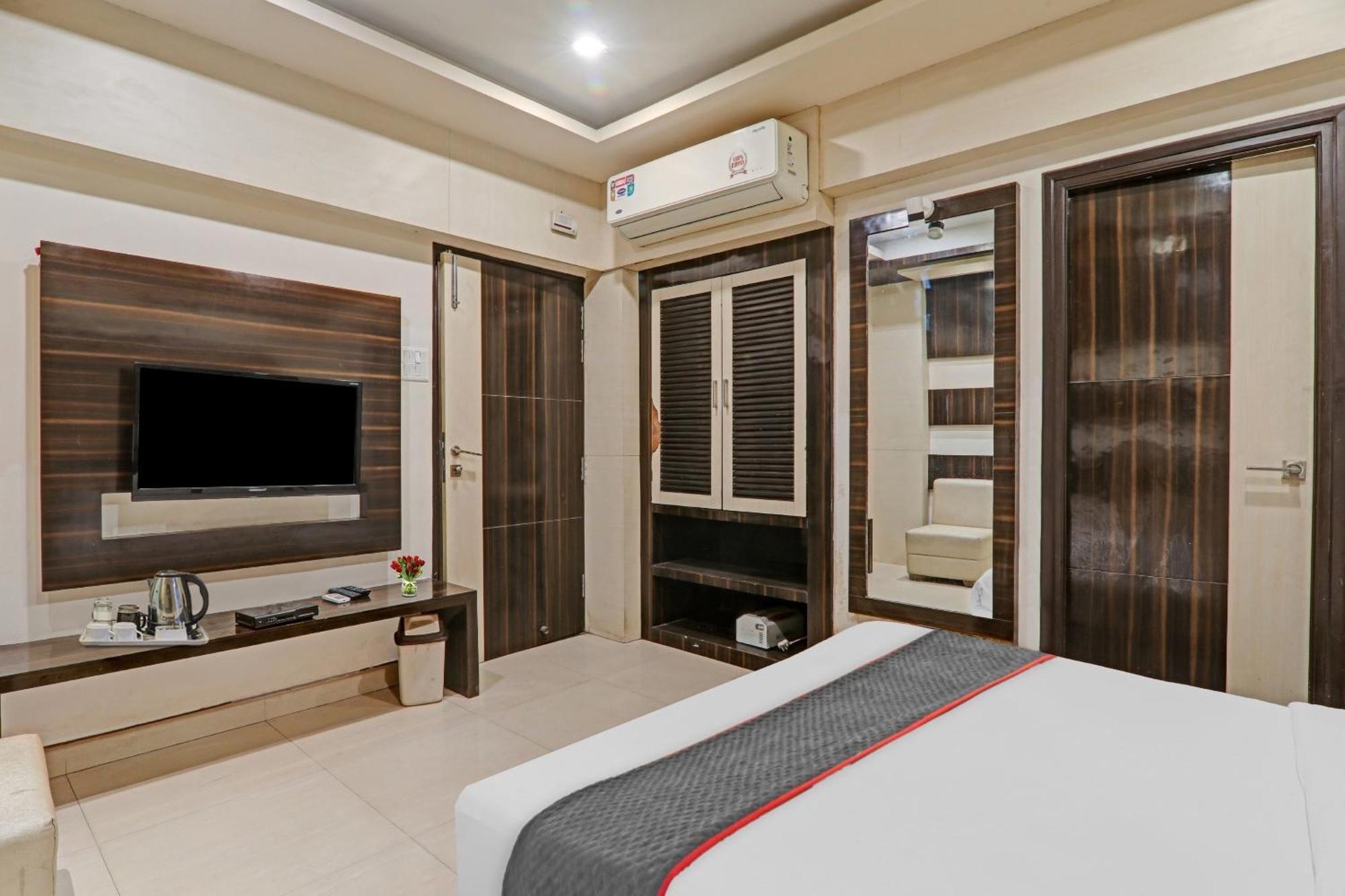 Townhouse 1182 Hotel Tirupati Galaxy 칸푸르 외부 사진