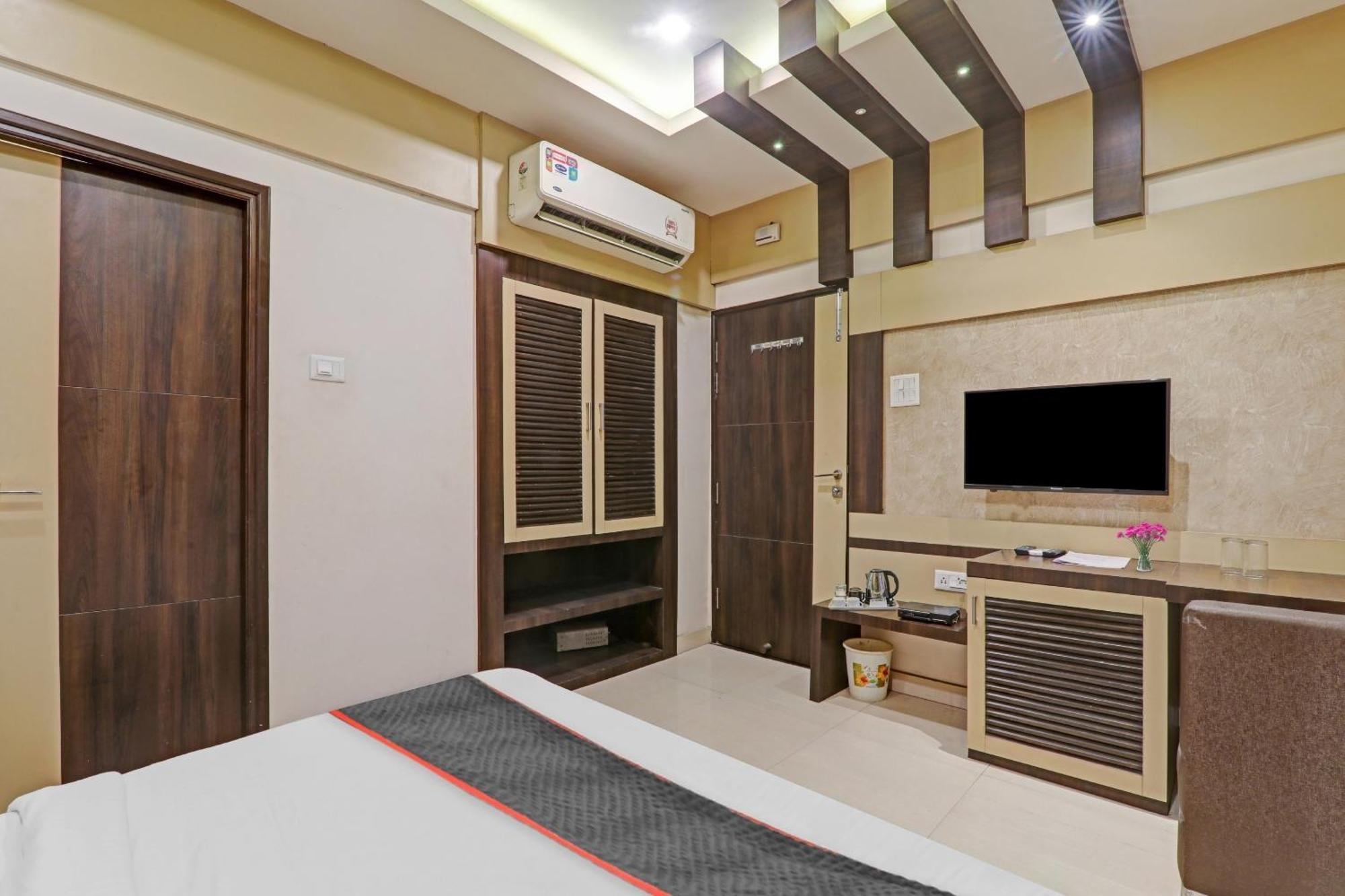 Townhouse 1182 Hotel Tirupati Galaxy 칸푸르 외부 사진