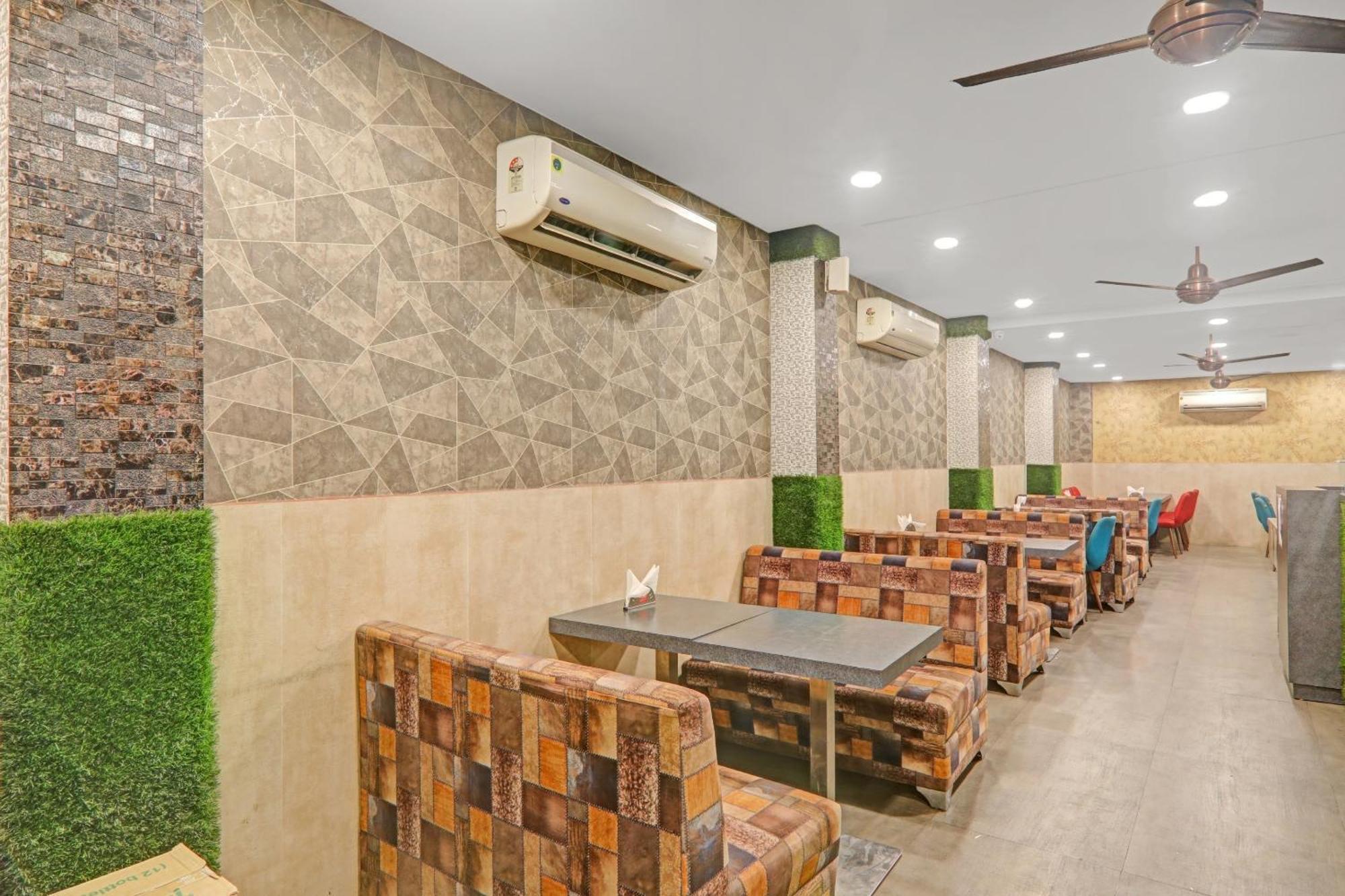 Townhouse 1182 Hotel Tirupati Galaxy 칸푸르 외부 사진