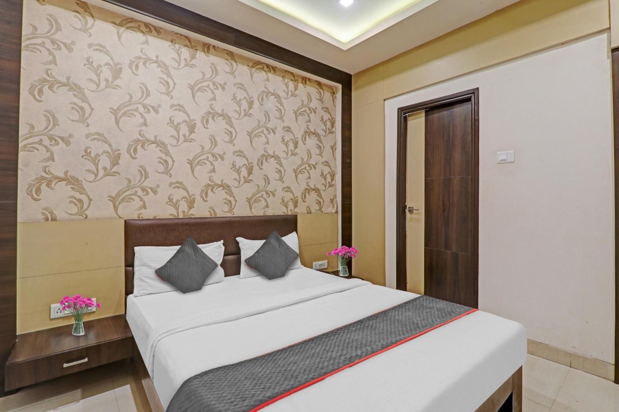 Townhouse 1182 Hotel Tirupati Galaxy 칸푸르 외부 사진