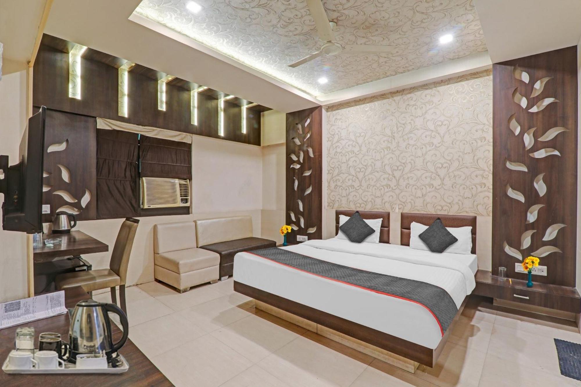 Townhouse 1182 Hotel Tirupati Galaxy 칸푸르 외부 사진