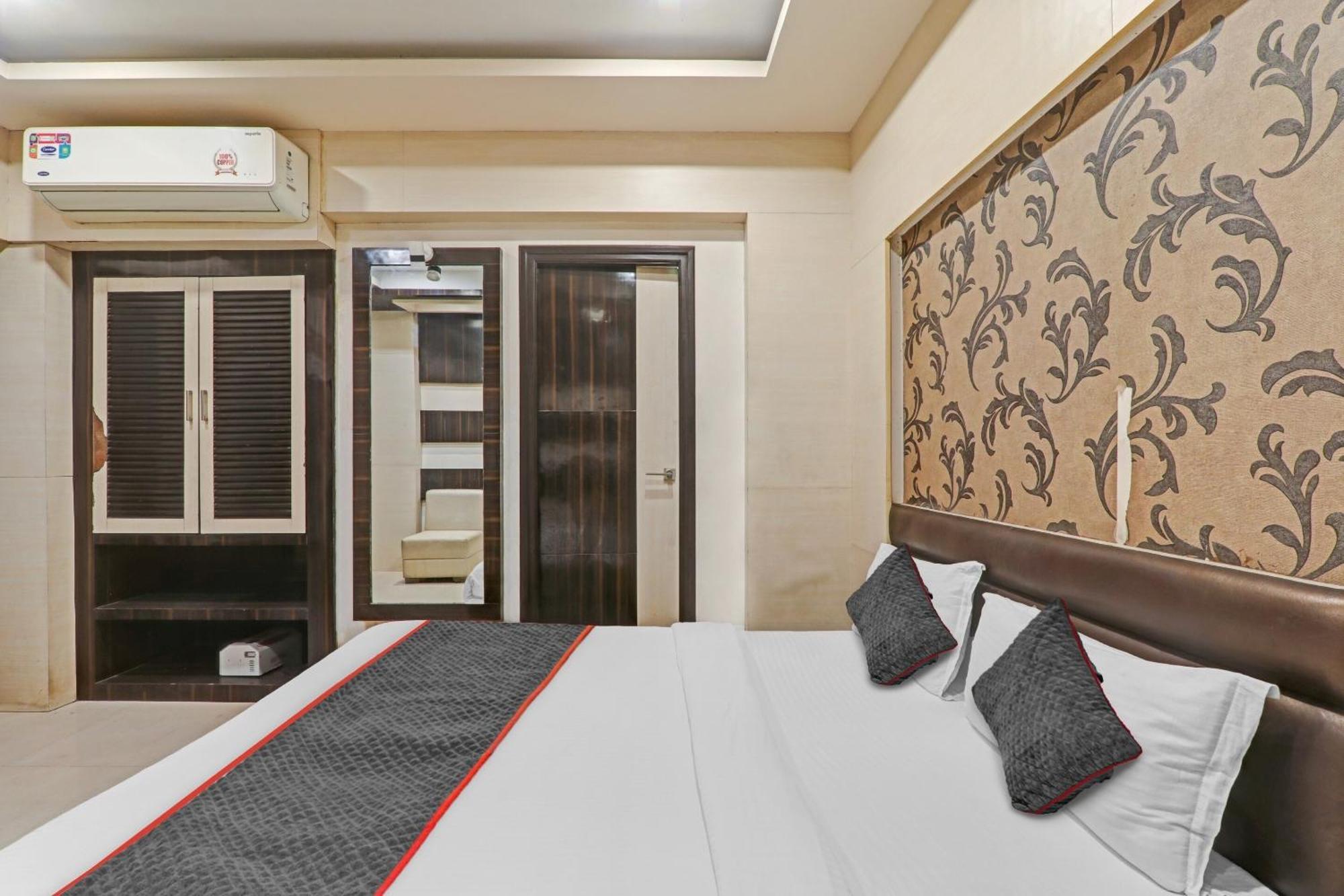 Townhouse 1182 Hotel Tirupati Galaxy 칸푸르 외부 사진